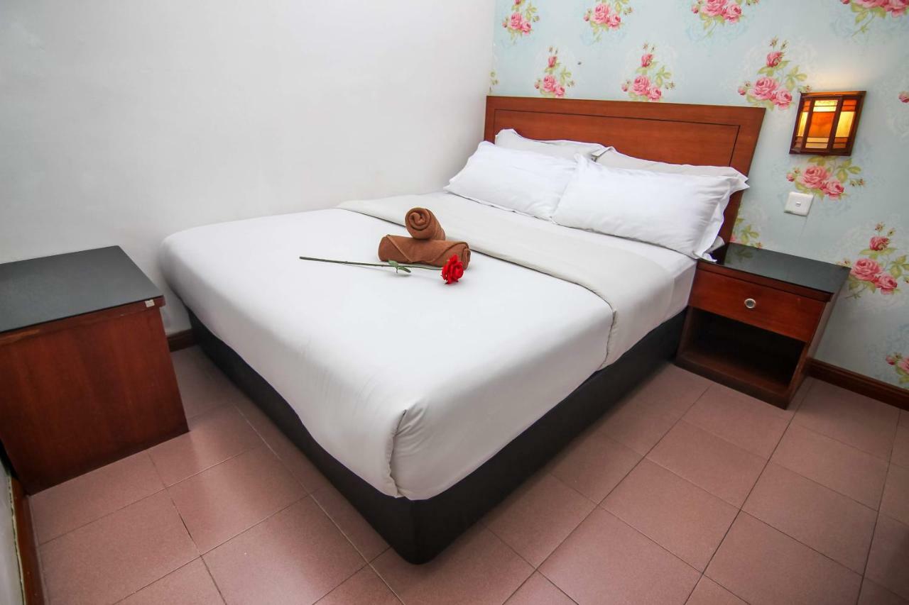 Rose Cottage Hotel Taman Daya Τζόχορ Μπάχρου Εξωτερικό φωτογραφία